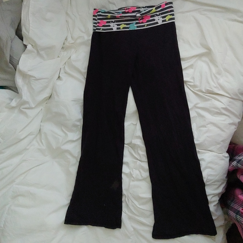 Stretchy, fun, black yoga pants